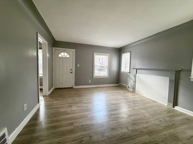 Building Photo - 3 Bedroom 1 Bath For Lease -Section 8 Ready