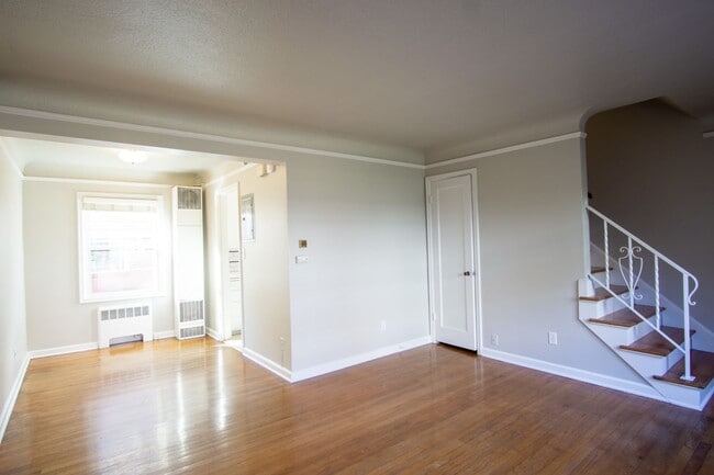 Building Photo - Charming 2-Story Irvington 2 Bedroom w/ Dishwasher & Hardwood Floors!!