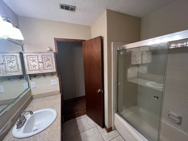 Building Photo - Pensacola - Windermere - 3 Bedroom, 2 Bath...