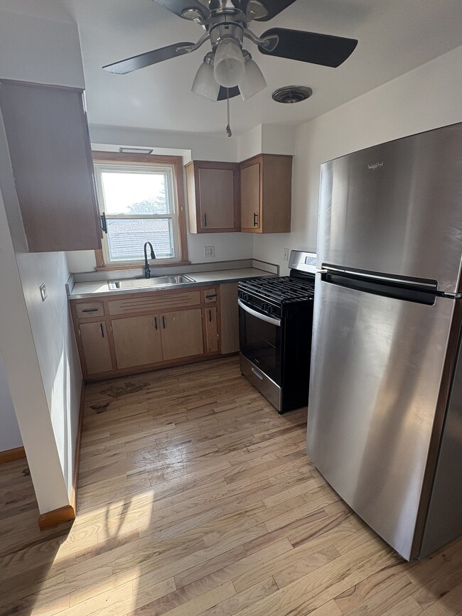 Kitchen - 6055 S Massasoit Ave