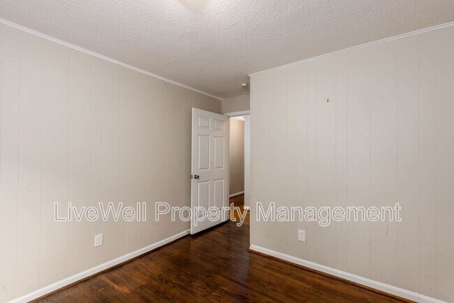 Building Photo - 7232 Naples Ave