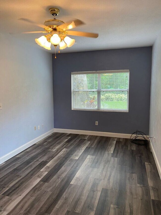 Building Photo - 3/2 Home In Downtown/Conway Area! Zoned fo...