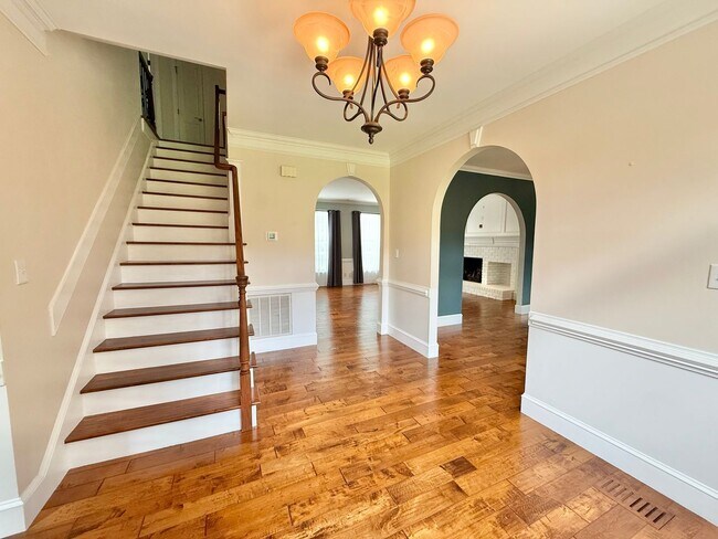 Building Photo - Luxurious 5BD, 4.5BA North Raleigh Home wi...