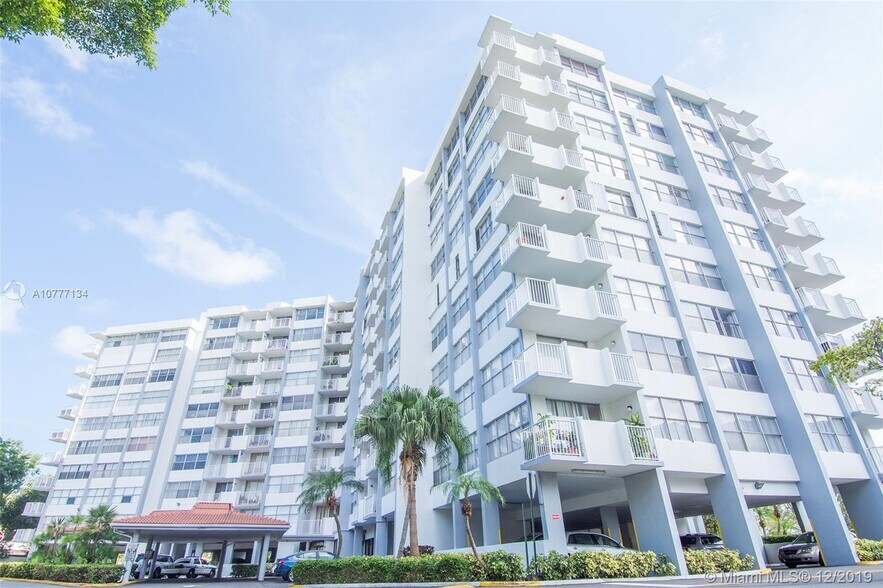 Building Photo - 1300 NE Miami Gardens Dr