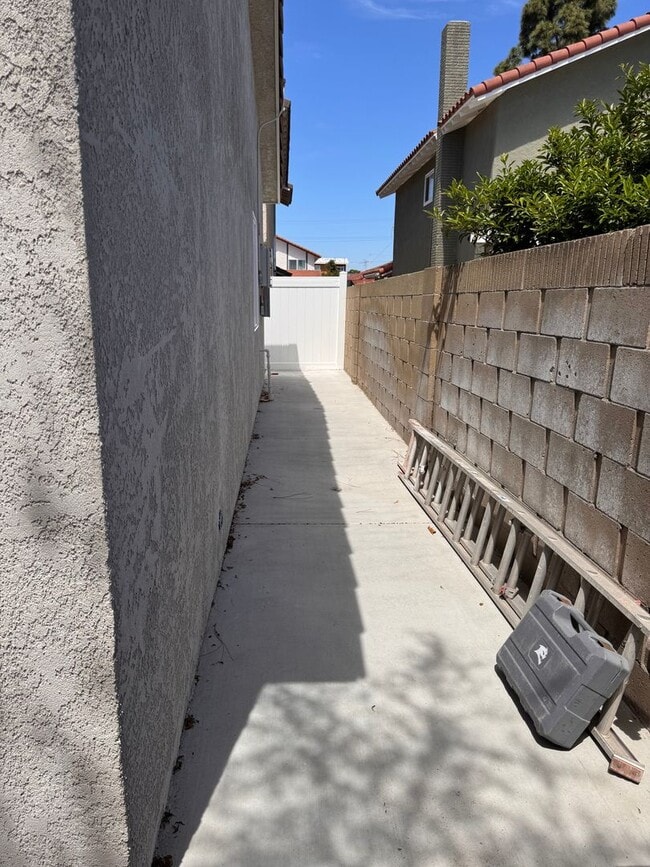 Building Photo - ADU Fountain Valley