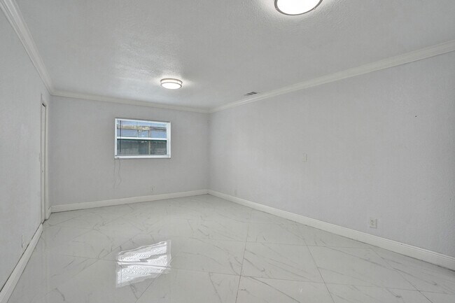 Building Photo - 855 NW 80th Terrace