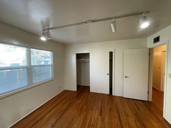 Building Photo - 1911 H St