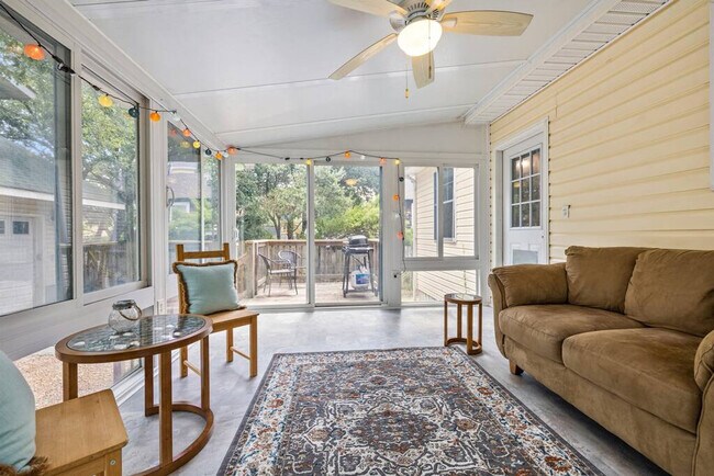 Building Photo - 912 Little Bay Ave