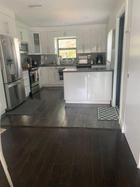 Building Photo - 3250 NE 12th St