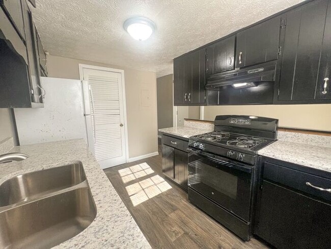 Building Photo - READY NOW!!! 2 Bed 1 Bath in Snellville