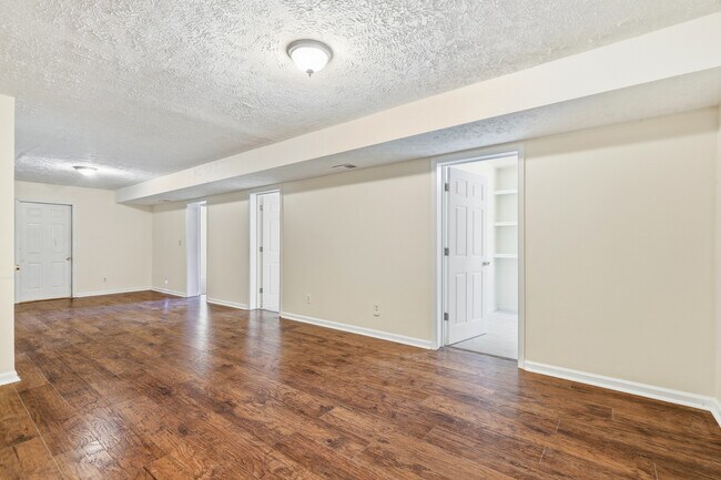 Building Photo - 1690 River Bend Rd