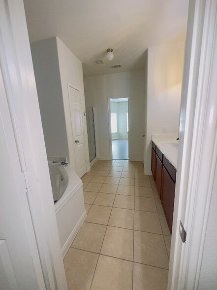 Building Photo - 1417 Cottonwood Trail