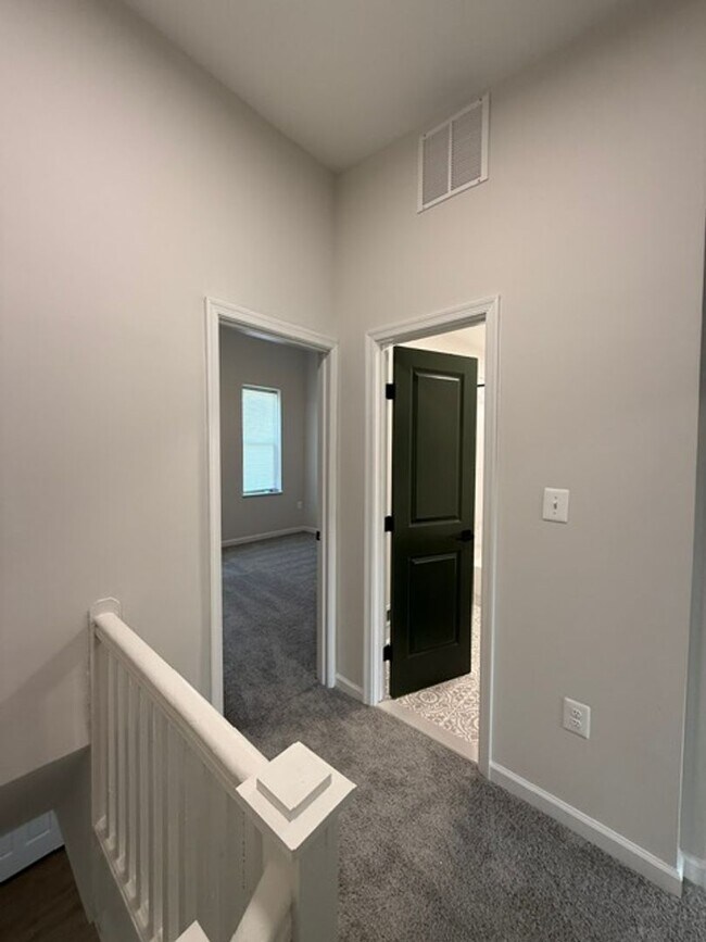 Building Photo - Beautifully Renovated 4BR/2.5BA Home