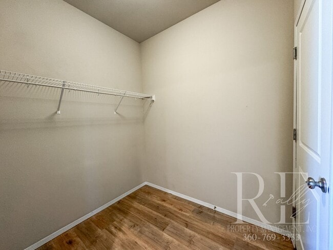 Building Photo - Modern End-Unit Townhome with Private Fenced Yard, Gourmet Kitchen & Spacious Layout