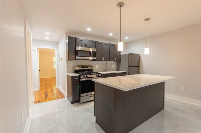 Building Photo - 1913 Country Ln