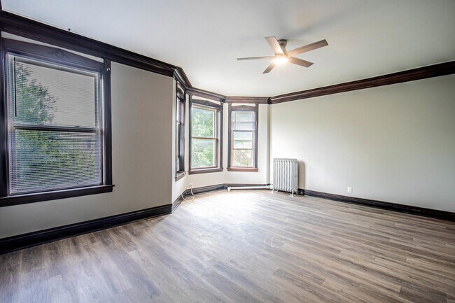 Building Photo - 6362 S Greenwood Ave