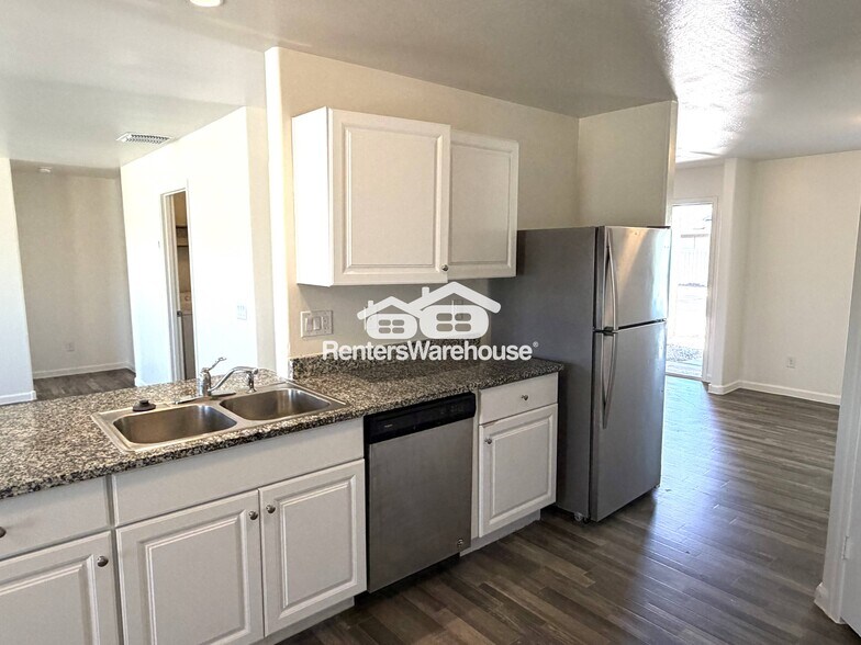 Building Photo - 3852 Princeton Ln