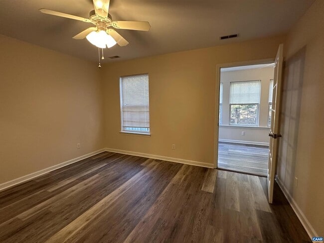 Building Photo - 1422 Lilac Ct