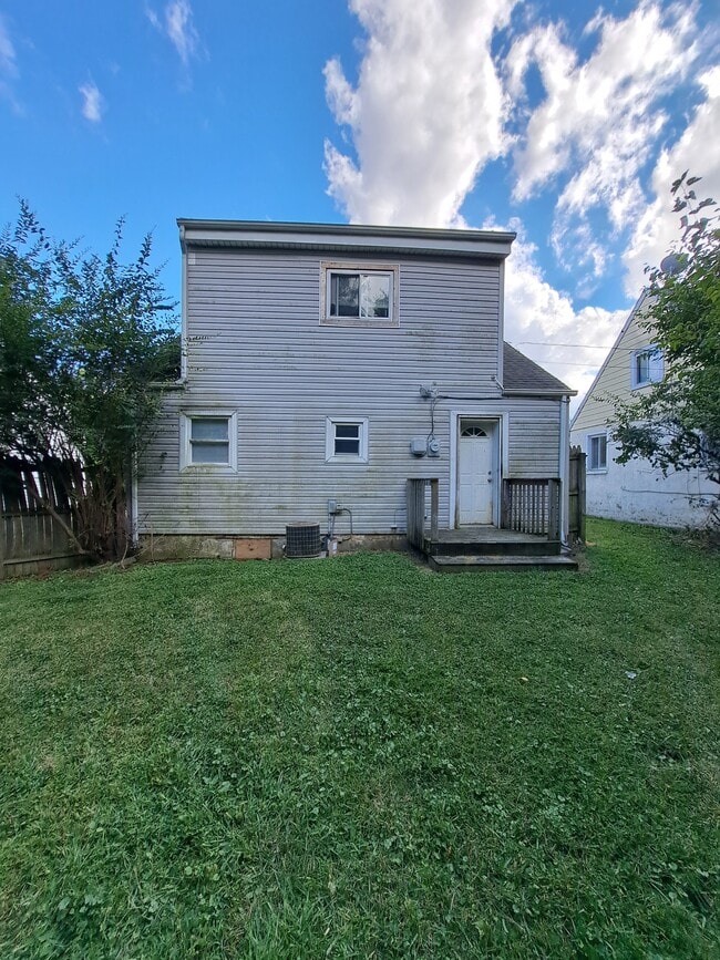 Building Photo - 3637 Evansville Ave