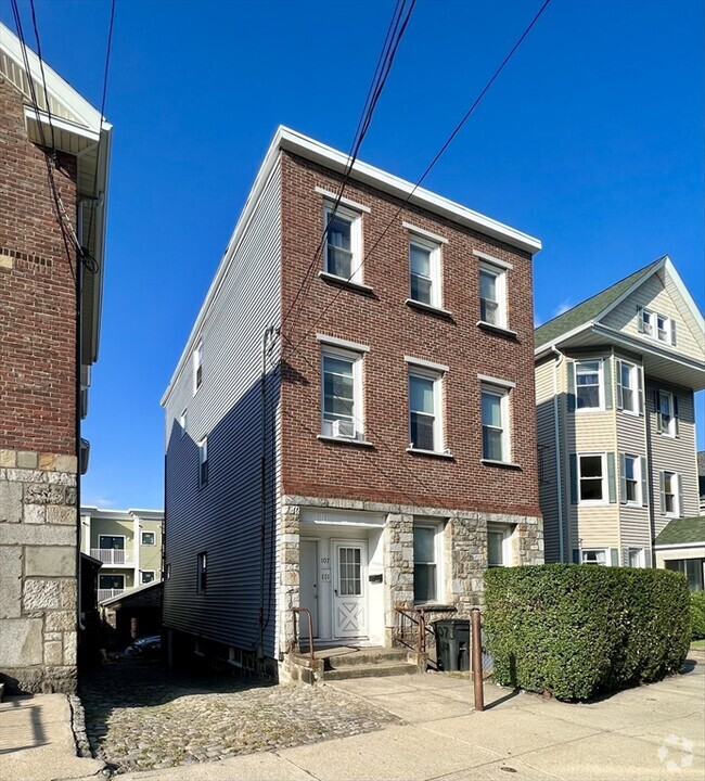 Building Photo - 107 Union St