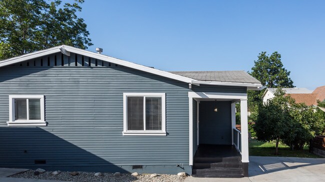 Building Photo - 708 Tularosa Dr