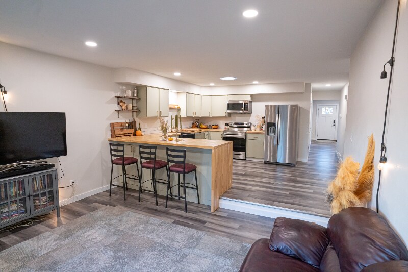 Building Photo - 1138 W Cecil St