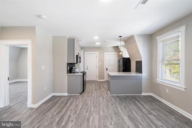 Building Photo - 3408 W Forest Park Ave