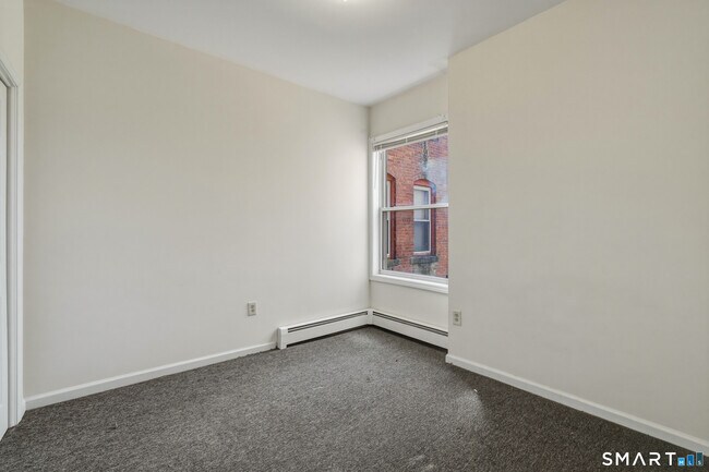 Building Photo - 105 William St