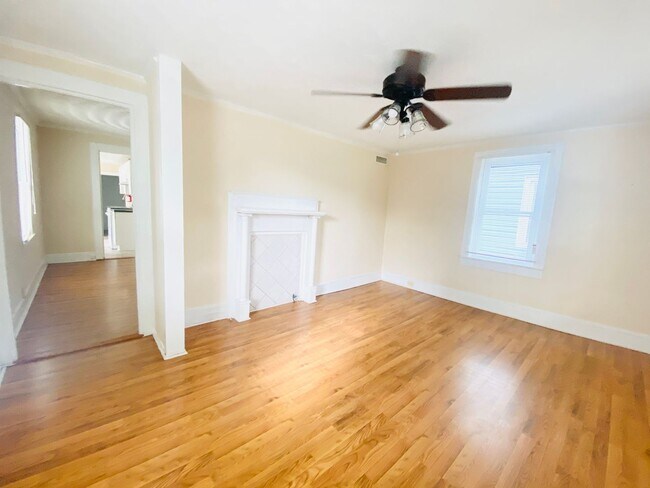 Building Photo - 409 W Colonial Ave