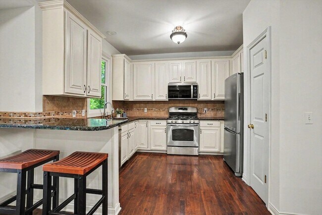 Building Photo - 3382 Hampstead Ct