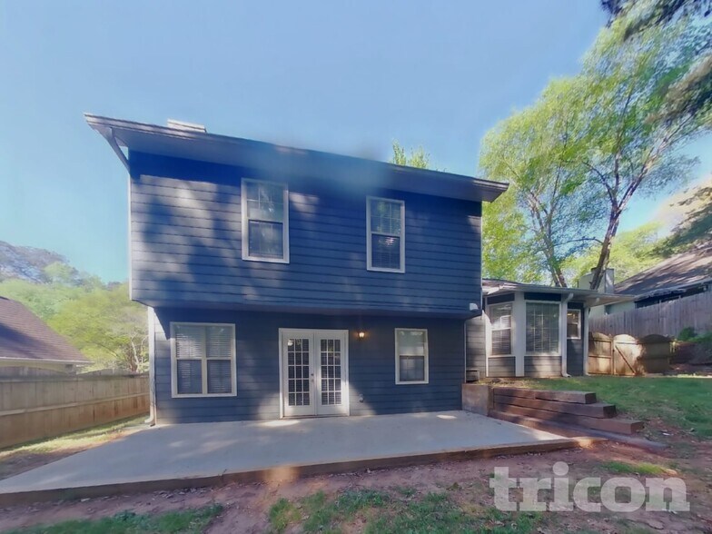 Building Photo - 2055 Towne Manor Dr NW