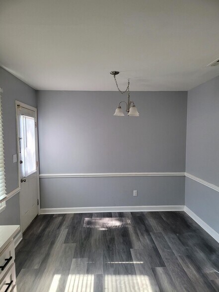 Building Photo - 241 Bridgefield Pl