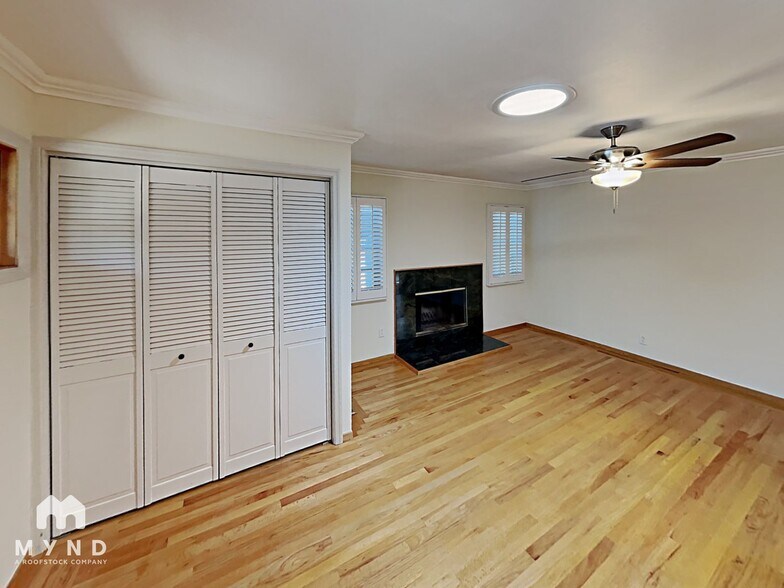 Building Photo - 10924 Barranca Dr