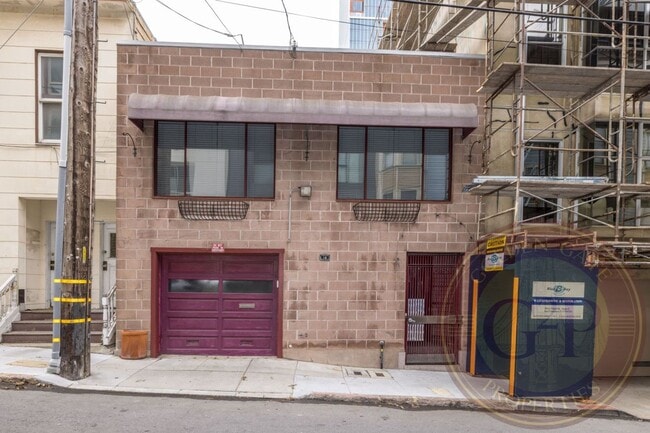 Building Photo - Rincon Hill - 3 BR, 2 BA House 1,164 Sq. Ft. - 3D Virtual Tour, Garage, Yard