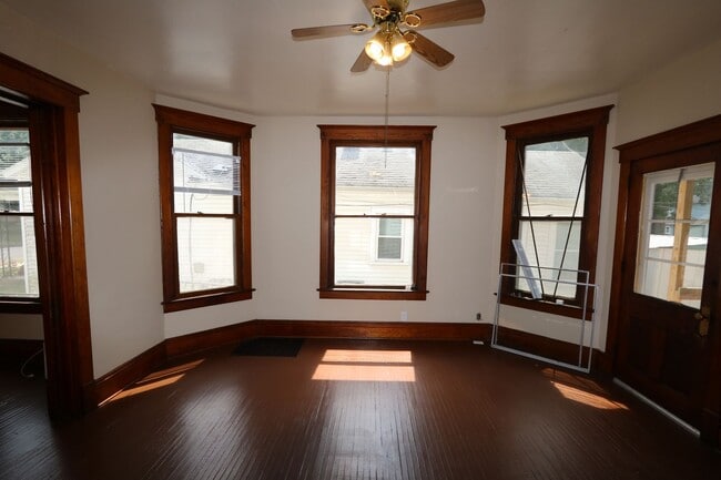 Building Photo - 1321 N 7th St