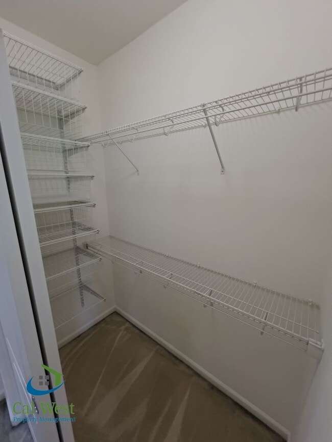 Building Photo - $5295 - 2 Story, 4 bed - 2 Bath Home in se...