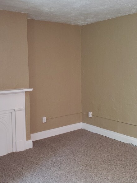Front Bedroom - 2905 California Ave