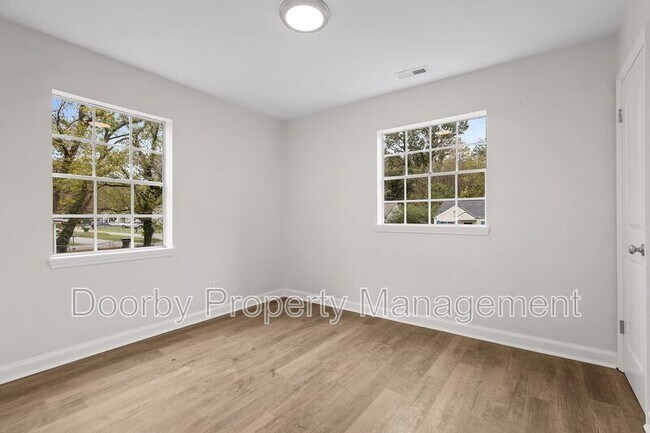 Building Photo - 1610 Parkway Dr