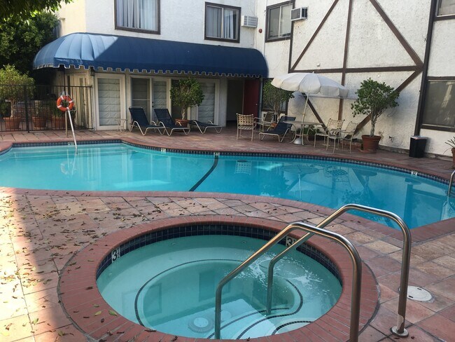 Building Photo - Gorgeous Remodeled 2 Beds + 2 Bath Condo i...