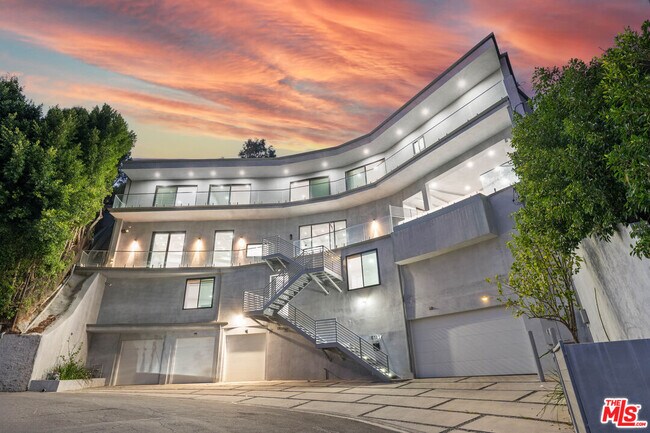 Building Photo - 6181 Temple Hill Dr