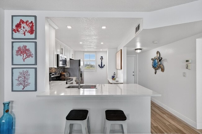 Building Photo - 9940 S Ocean Dr