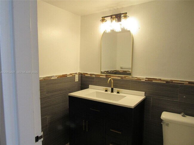 Building Photo - 7601 E Treasure Dr