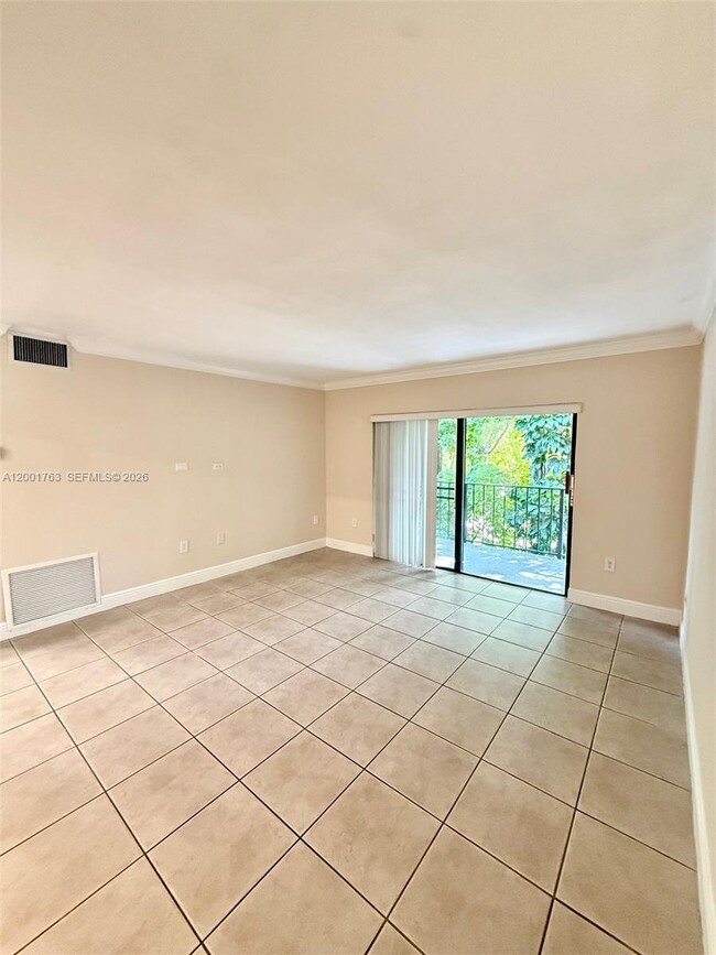 Building Photo - 10403 N Kendall Dr