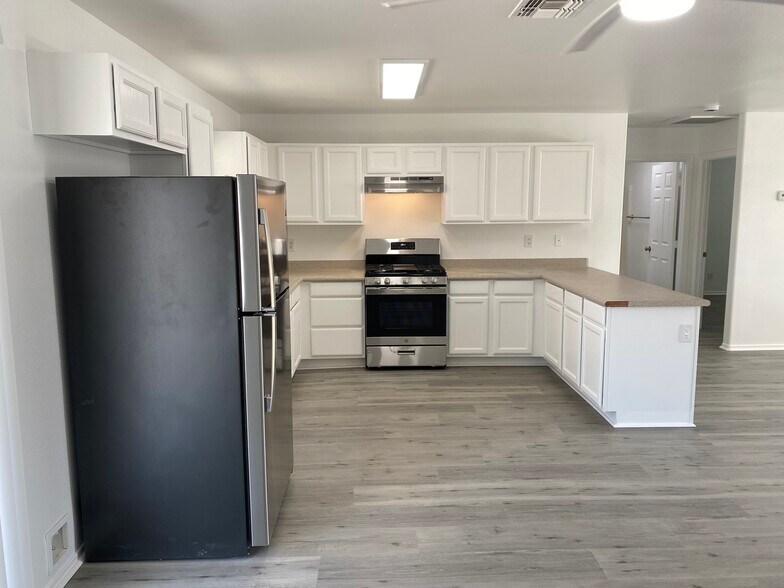Building Photo - 73641 Sunnyslope Dr
