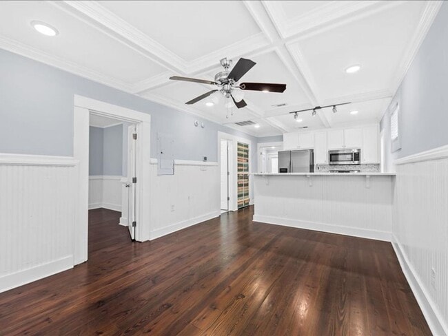 Building Photo - 2 Bedroom, 2 Bath Home with ADU Downtown Charleston!