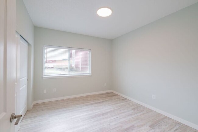 Building Photo - 13001 S Crompton Lane