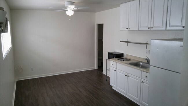 Building Photo - 5042 W Point Loma Blvd