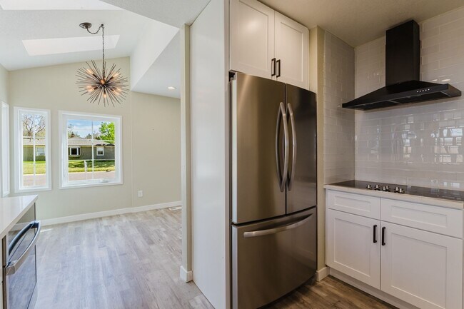Building Photo - Great updated house in Southeast Denver near Cherry Hills!