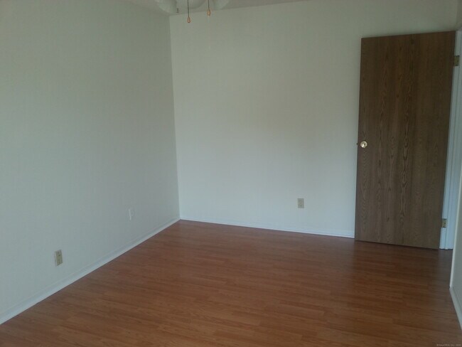 Building Photo - 461 E Mitchell Ave