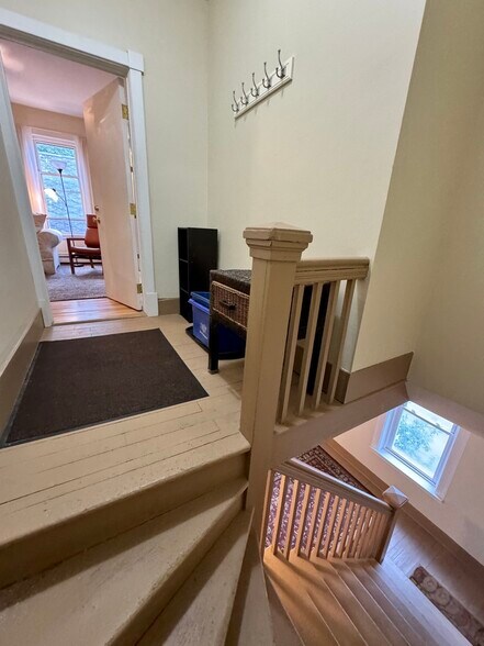 Entry Hallway - 262 10th St